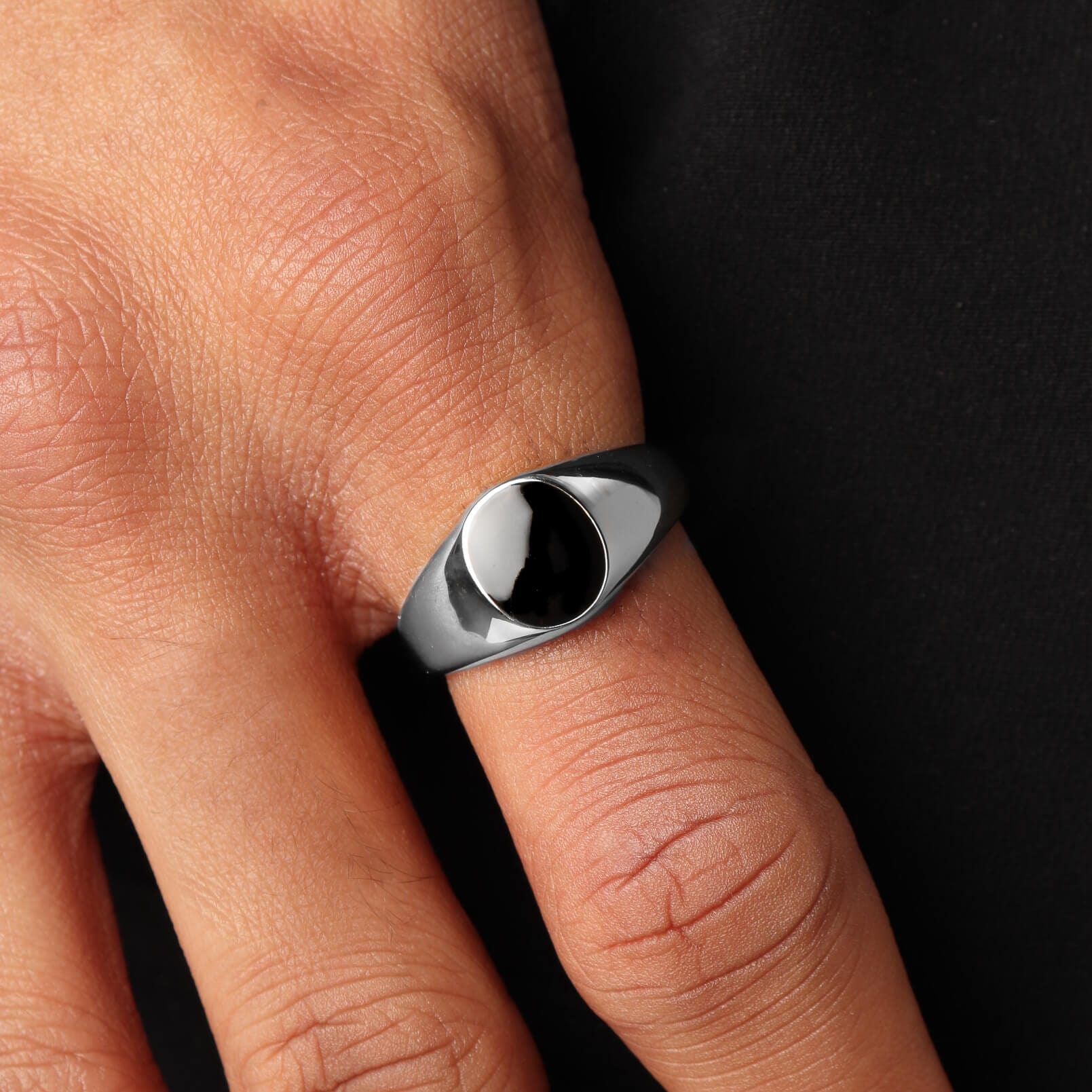 Oval Stone Ring – Silver