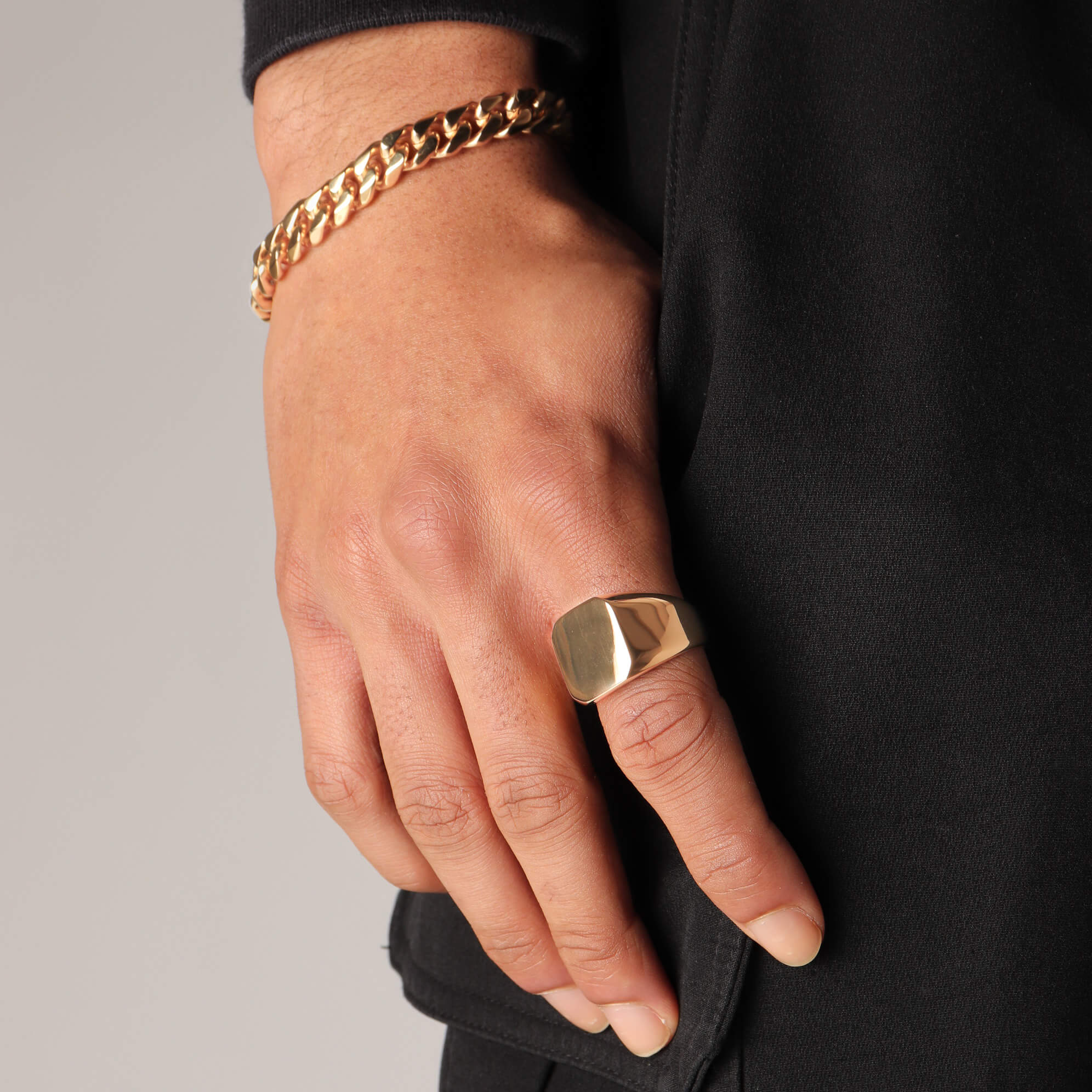 Classic Signet Ring – Gold